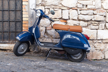 Fototapeta na wymiar Classic blue scooter