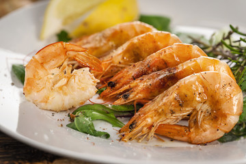 Frische, gegrillte rosarote Scampi