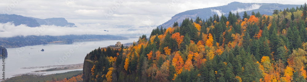 Wall mural crown point at columbia river gorge in fall