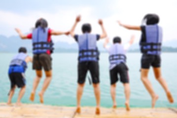 Obraz premium Five people jumping into the lake