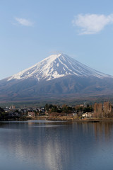 Fototapeta na wymiar Kawaguchiko lake and views of Mount Fuji.