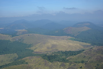 Obraz premium De nombreux volcans se reposent en Auvergne