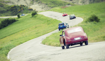 Fototapeta premium In vacanza con l'auto d'epoca