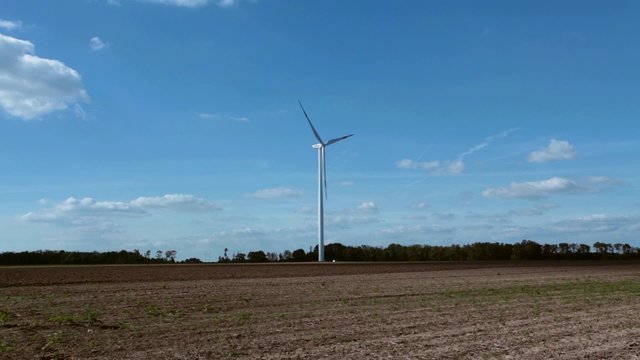HD 1080 static: Wind turbine in fields in action