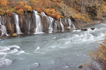 Wodospad jesienią na Islandii