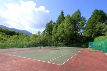 高原のテニスコート