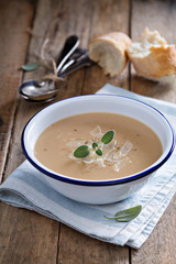 Roasted garlick and bean soup