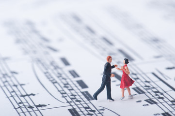 楽譜とダンサー