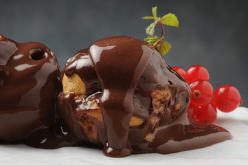 Profiterole Větrník zákusek Profiterol نان خامه‌ای Flødebolle kage Tuulihattu Kue sus シュークリーム 슈크림 Soesje Профитроли Petit-chou Bánh su kem Petisús Profiteroles