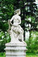 Sculptures of Uzutrakis manor on the board of Galves lake