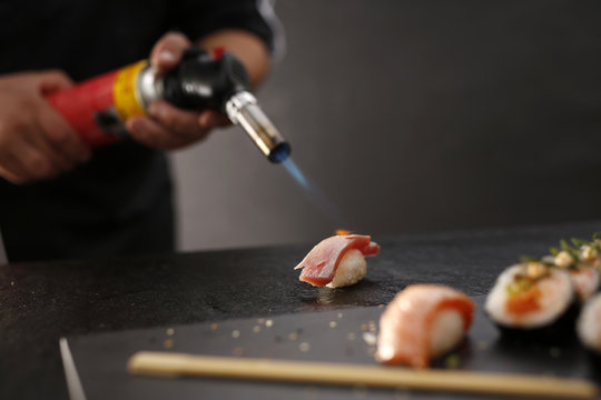 Sushi nigiri z tuńczykiem 