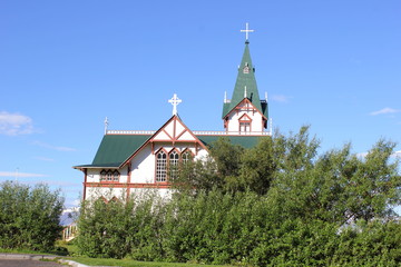 Die h&uuml;bsche Holzkirche von Husavik im Norden von Island