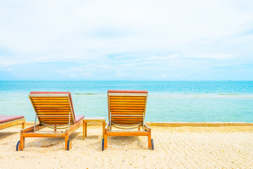 Fototapeta na wymiar Umbrella and chair on beautiful tropical beach