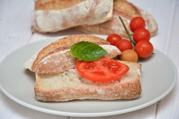 sandwich with tomatoes