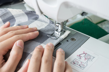 Sewing Process , the sewing machine sew women's hands sewing mac