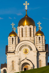 Fototapeta na wymiar Golden domes of the Russian Christian church against the deep blue sky, Samara, Russia.