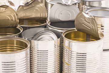 Recycling aluminum metal cans