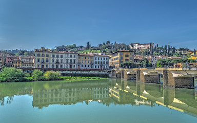 Fototapeta na wymiar Arno river