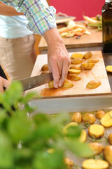 Kartoffeln schneiden