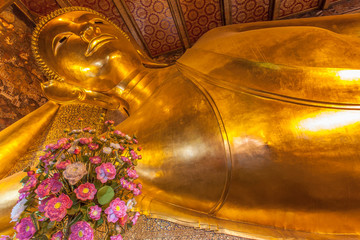 grand bouddha doré couché, temple de Wat Pho, Bangkok 