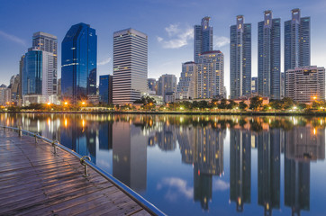 Obraz premium Building and Refection in the middle of Bangkok