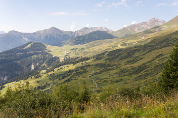Fototapeta na wymiar Alpage, crêtes et vallée