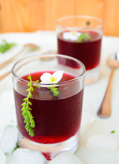 Red wine jelly with white flowers and ice