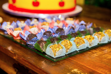 Docinhos sortidos de aniversário