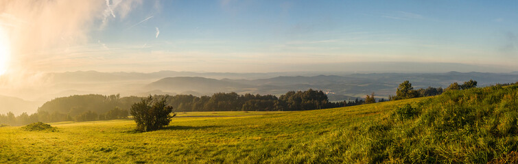 Obraz premium Panorama of mountain landscape at sunrise