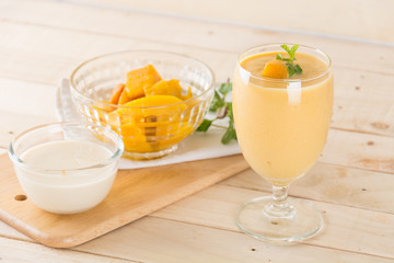 mango smoothie