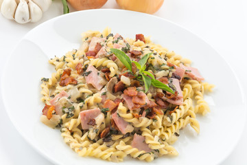 penne pasta with cream sauce