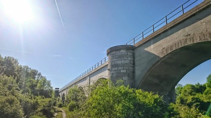 Bahnbrücke aus Stein