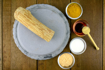 Myanmar Luxury facial mask with Tanaka fresh milk, turmeric powder and honey.