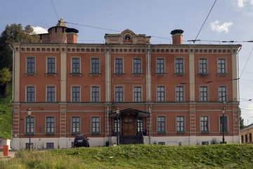 Fototapeta na wymiar Ночлежный дом Бугрова у стен кремля в Нижнем Новгороде.