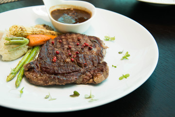 Grilled steaks with Pepper sauce