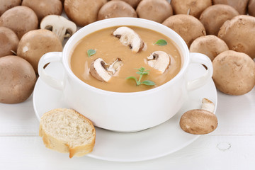 Pilzsuppe Pilz Champignons Suppe mit Pilze in Suppentasse