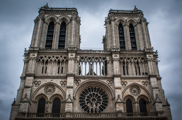 Fototapeta na wymiar Facade of Notre Dame de Paris