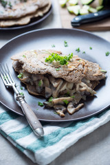 Buchweizenpfannkuchen mit Pilzragout, vegan