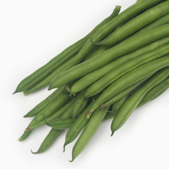 fagiolini verdi su sfondo bianco_ tegoline
