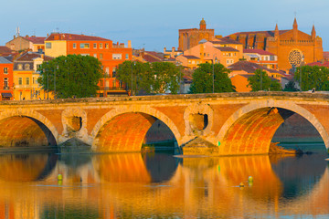Toulouse in a summer evening - 92655980