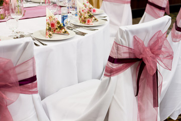 wedding chairs with ribbon