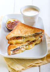 Cheese and fresh fig grilled sandwiches