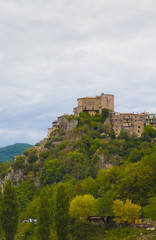 Fototapeta na wymiar Castel di Tora in Lazio, Italia.