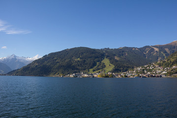 Fototapeta na wymiar View To Zell Am See Lake Zell & Kitzsteinhorn