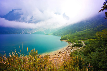 Obrazy na Szkle  Natura w górach. Jezioro w górach.