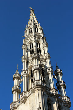 Brussel, Grote markt, klokketoren, pijl