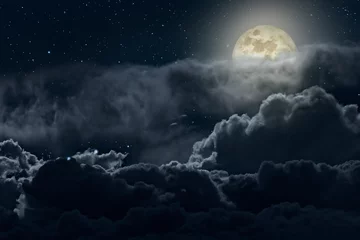 Fotobehang Bewolkte volle maan nacht © Zacarias da Mata