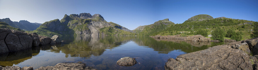 Panorama Bergsee auf den Lofoten, Norwegen