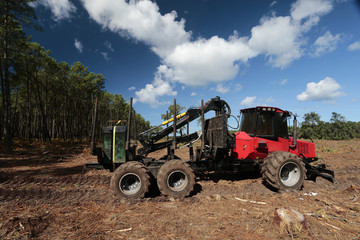 Engin de déboisement, tracteur, 
