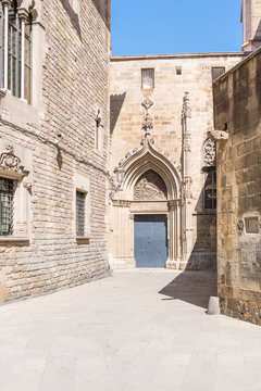Side entrance to the Cathedral La Catedral de la Santa Creu i Santa Eulalia in the world famous Barri Gotic Barcelona. It is seat of the Archbishop. The cathedral was constructed from the 13th to 15th